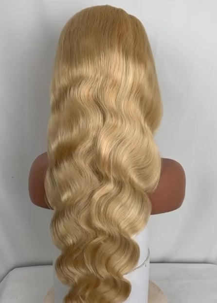 Stand out this winter with our Honey Blonde Body Wave Lace Front Wig. Featuring a high-definition natural hairline and professional S-wave texture.